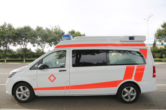 Ιατρική Mercedes Benz ασθενοφόρο Βενζίνη 7 θέσεις 4×2 λευκό
