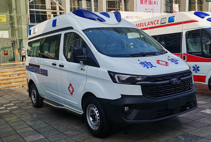 Λευκό Ford Transit ασθενοφόρο 8 θέσεις Βενζίνη ιατρικό ασθενοφόρο 2