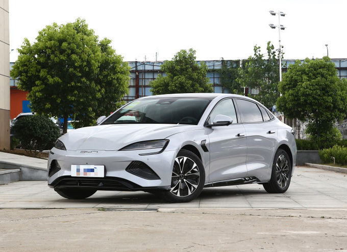 BYD Plug In Hybrid 5 θέσεις Σεντάν Οχήμα Αυτοκίνητο Μαύρο λευκό 1