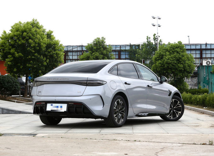 BYD Plug In Hybrid 5 θέσεις Σεντάν Οχήμα Αυτοκίνητο Μαύρο λευκό 3