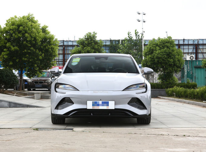 BYD Plug In Hybrid 5 θέσεις Σεντάν Οχήμα Αυτοκίνητο Μαύρο λευκό 2