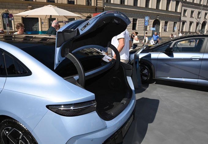 BYD Plug In Hybrid 5 θέσεις Σεντάν Οχήμα Αυτοκίνητο Μαύρο λευκό 11