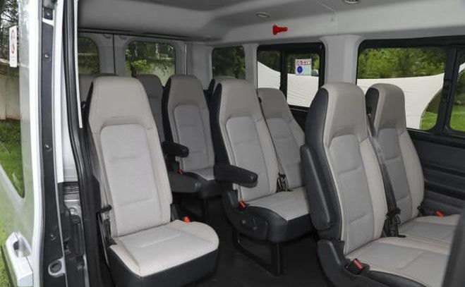 Λευκό Ford Transit Μίνι λεωφορείο 15 θέσεων Jiangling 10 θέσεων Μίνι λεωφορείο 4