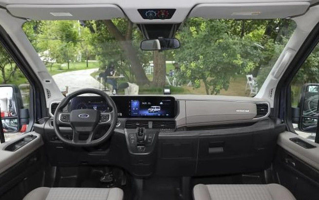 Λευκό Ford Transit Μίνι λεωφορείο 15 θέσεων Jiangling 10 θέσεων Μίνι λεωφορείο 5
