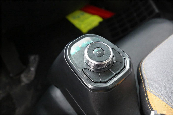 Λευκό Geely Όλο ηλεκτρικό φορτηγό κουτί ηλεκτρικό 26 πόδια φορτηγό κουτί 4