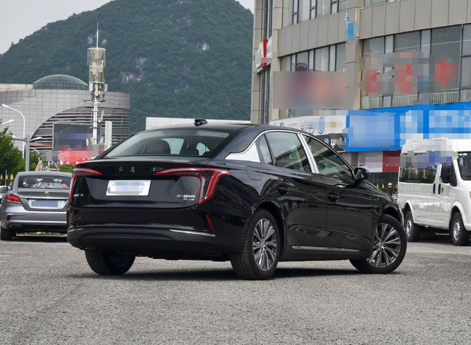 140Kw Hongqi EV Cars 5 καθίσματα Sedan Μικρό μέγεθος SUV Μαύρο 3