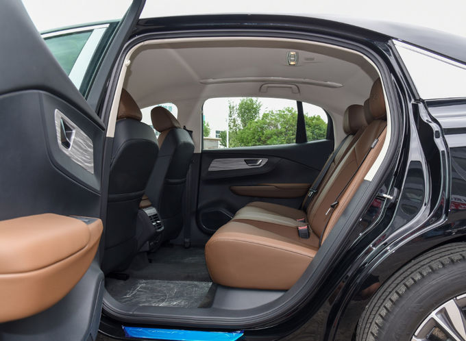 140Kw Hongqi EV Cars 5 καθίσματα Sedan Μικρό μέγεθος SUV Μαύρο 8