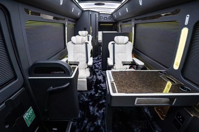 Το Toyota Coaster 7 θέσεων Εμπόριο λεωφορείου Βενζίνη πίσω κίνηση 4 × 2 χειροκίνητο κιβώτιο ταχυτήτων 8